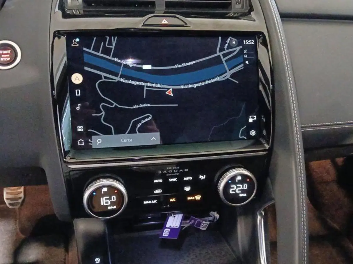 Jaguar E-Pace usata a Genova (16)