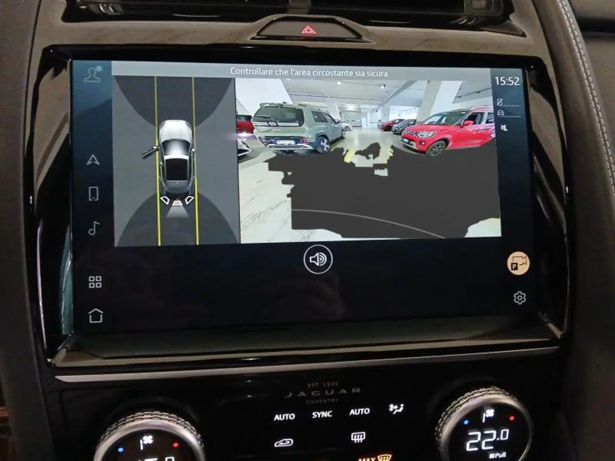 Jaguar E-Pace usata a Genova (17)