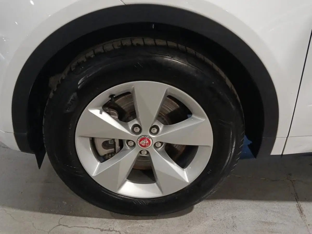 Jaguar E-Pace usata a Genova (19)