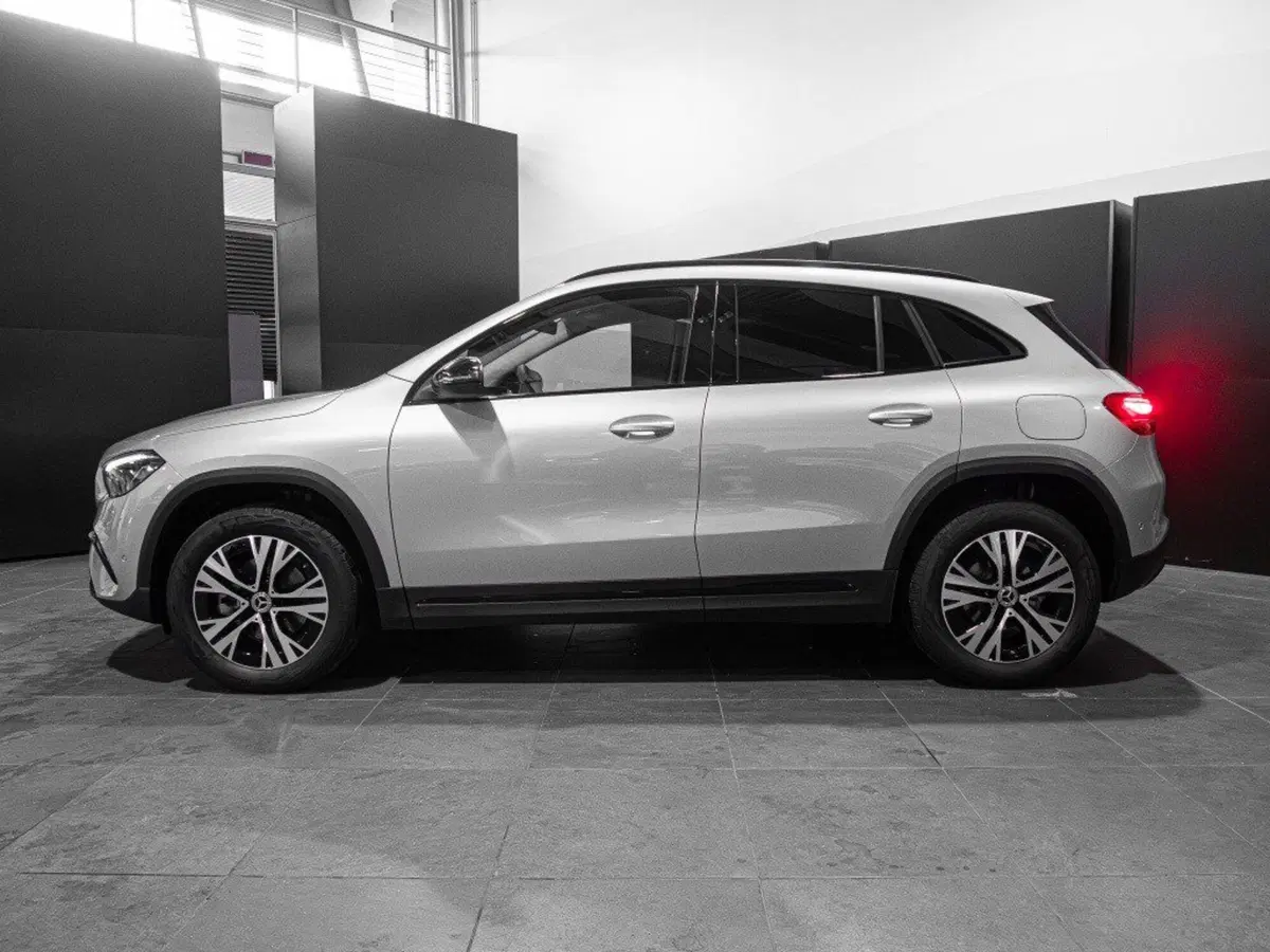 Mercedes-Benz GLA SUV nuova a Ancona (2)