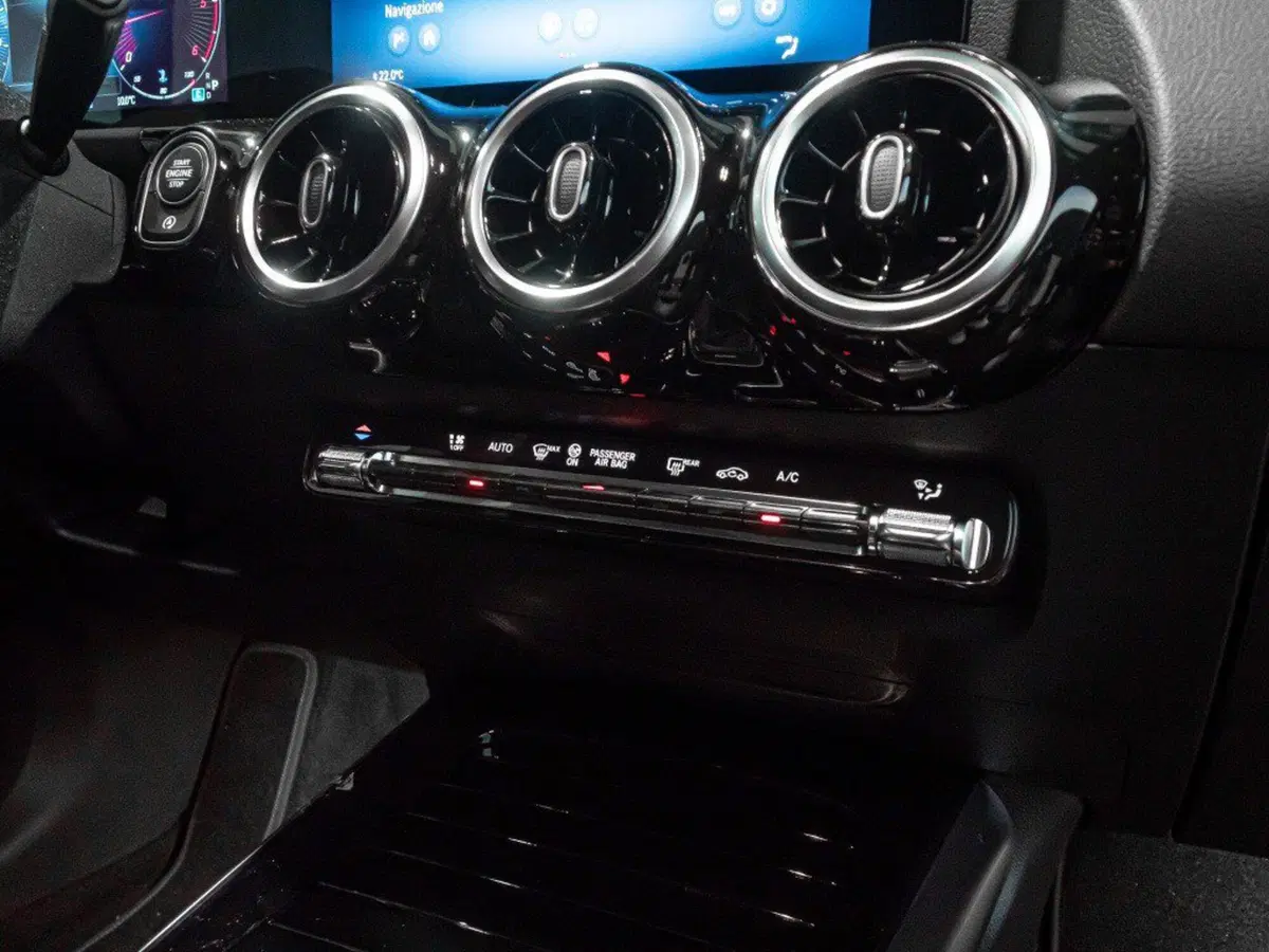 Mercedes-Benz GLA SUV nuova a Ancona (20)