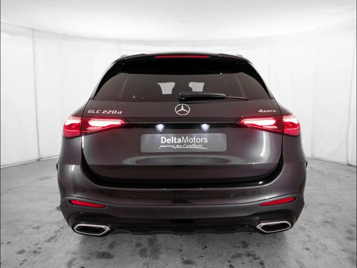 Mercedes-Benz GLC SUV nuova a Macerata (3)