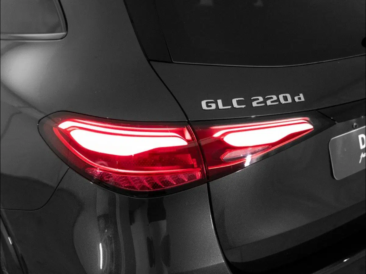 Mercedes-Benz GLC SUV nuova a Macerata (8)