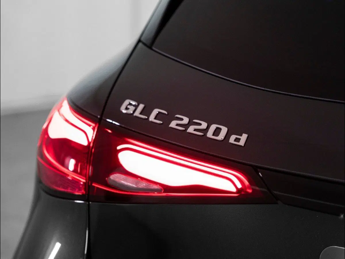 Mercedes-Benz GLC SUV nuova a Macerata (9)