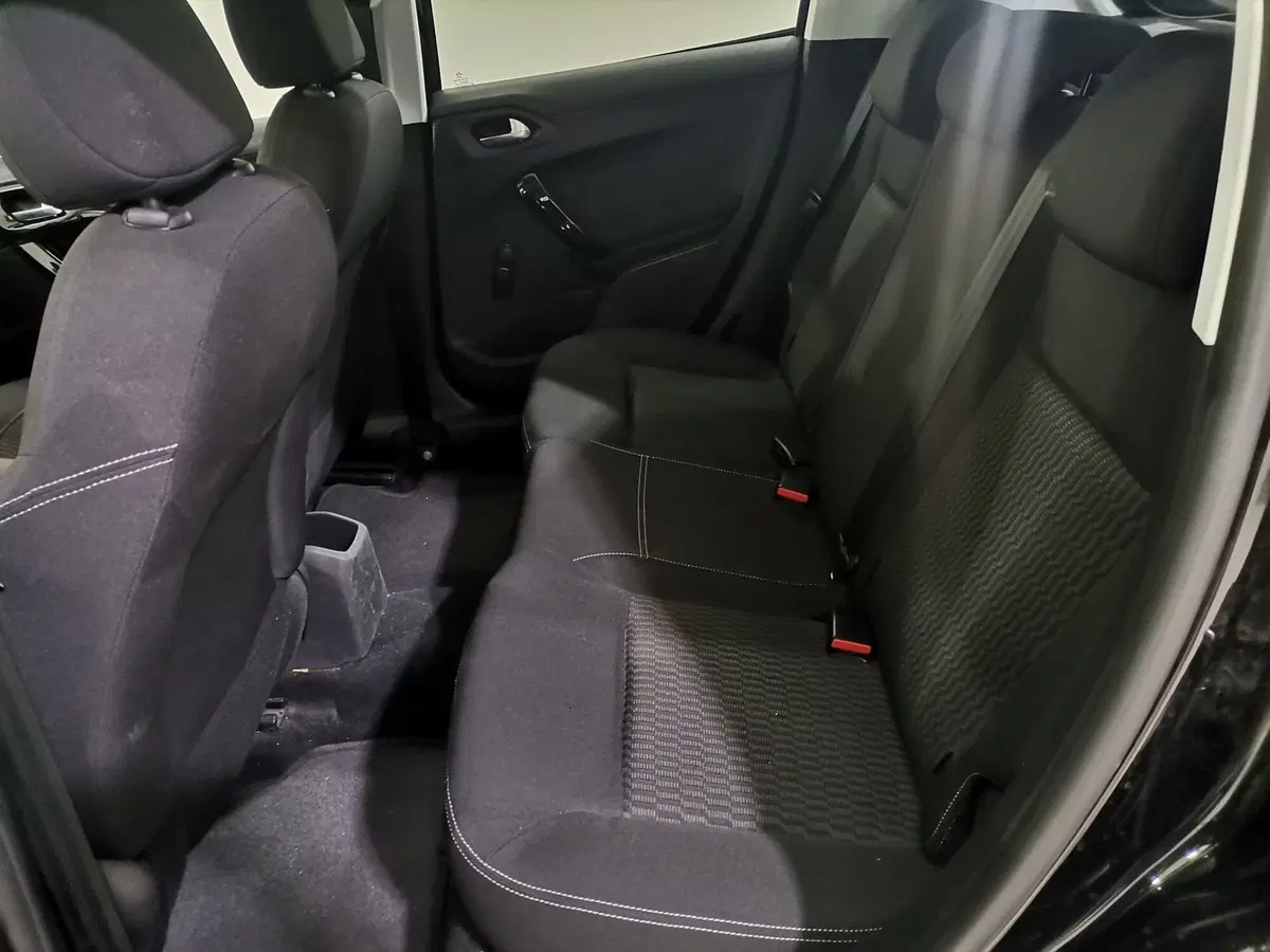 Peugeot 208 usata a Salerno (10)