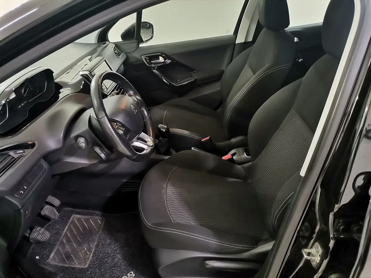 Peugeot 208 usata a Salerno (9)