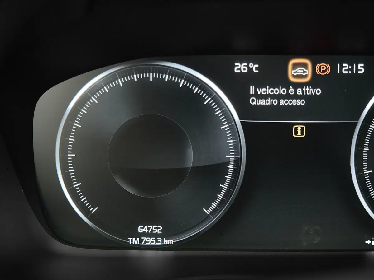 Volvo XC40 usata a Prato (10)