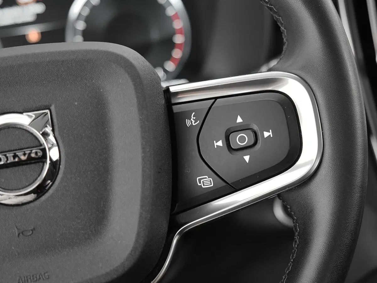 Volvo XC40 usata a Prato (9)