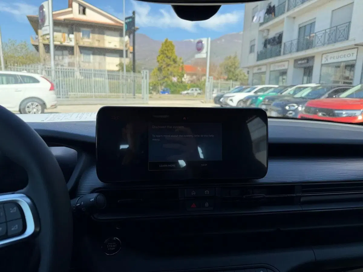 Jeep Avenger nuova a Frosinone (11)