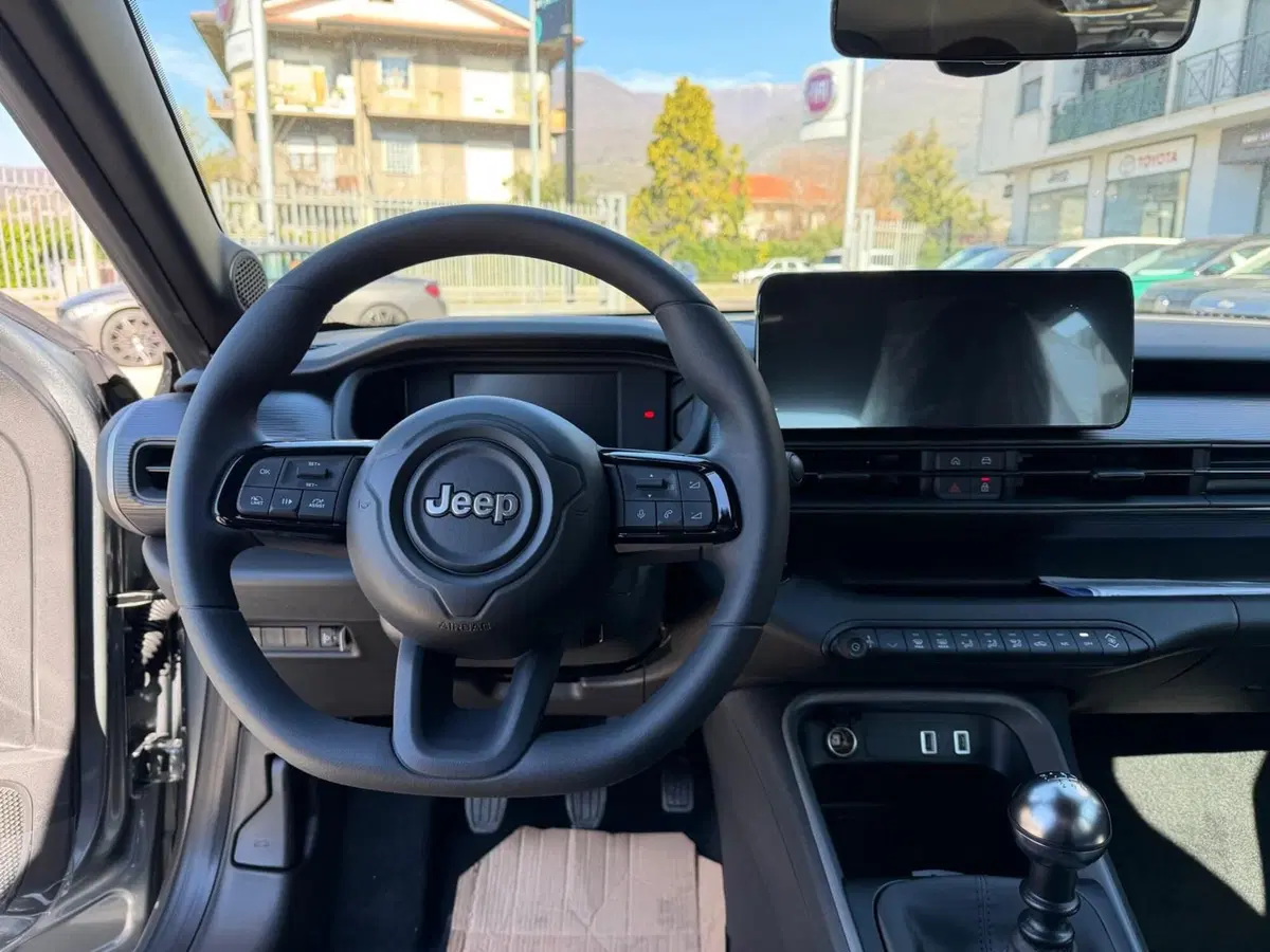 Jeep Avenger nuova a Frosinone (15)