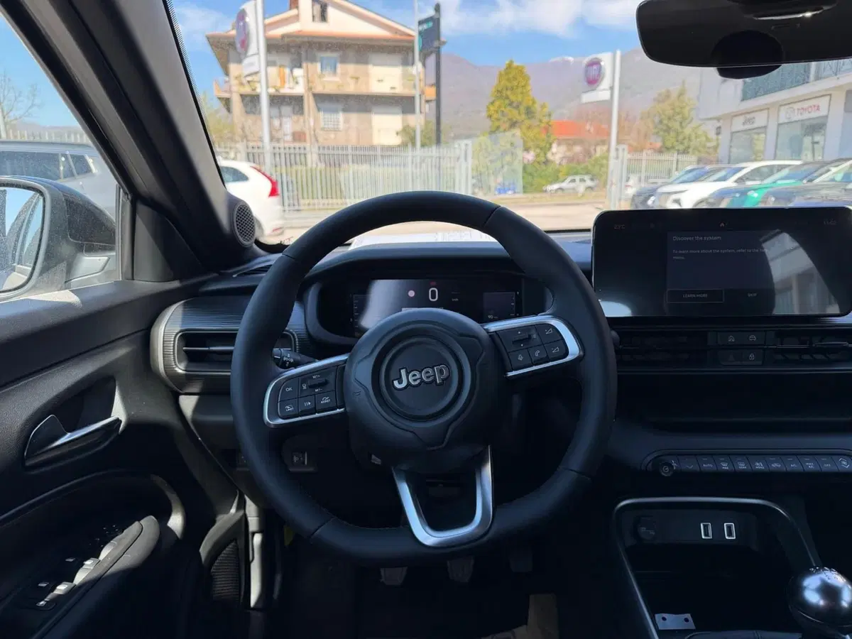 Jeep Avenger nuova a Frosinone (7)