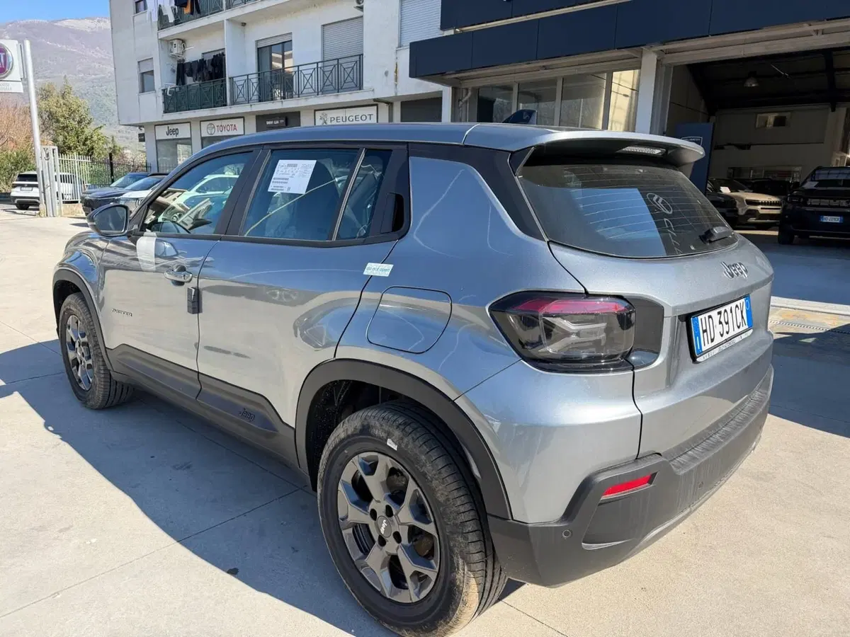 Jeep Avenger nuova a Frosinone (9)