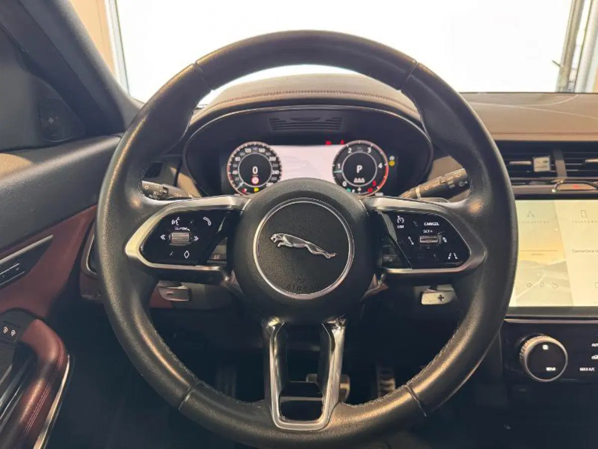 Jaguar E-Pace usata a Venezia (18)