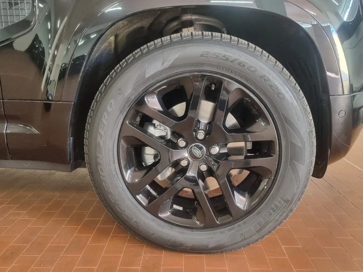 Land Rover Defender usata a Brescia (9)