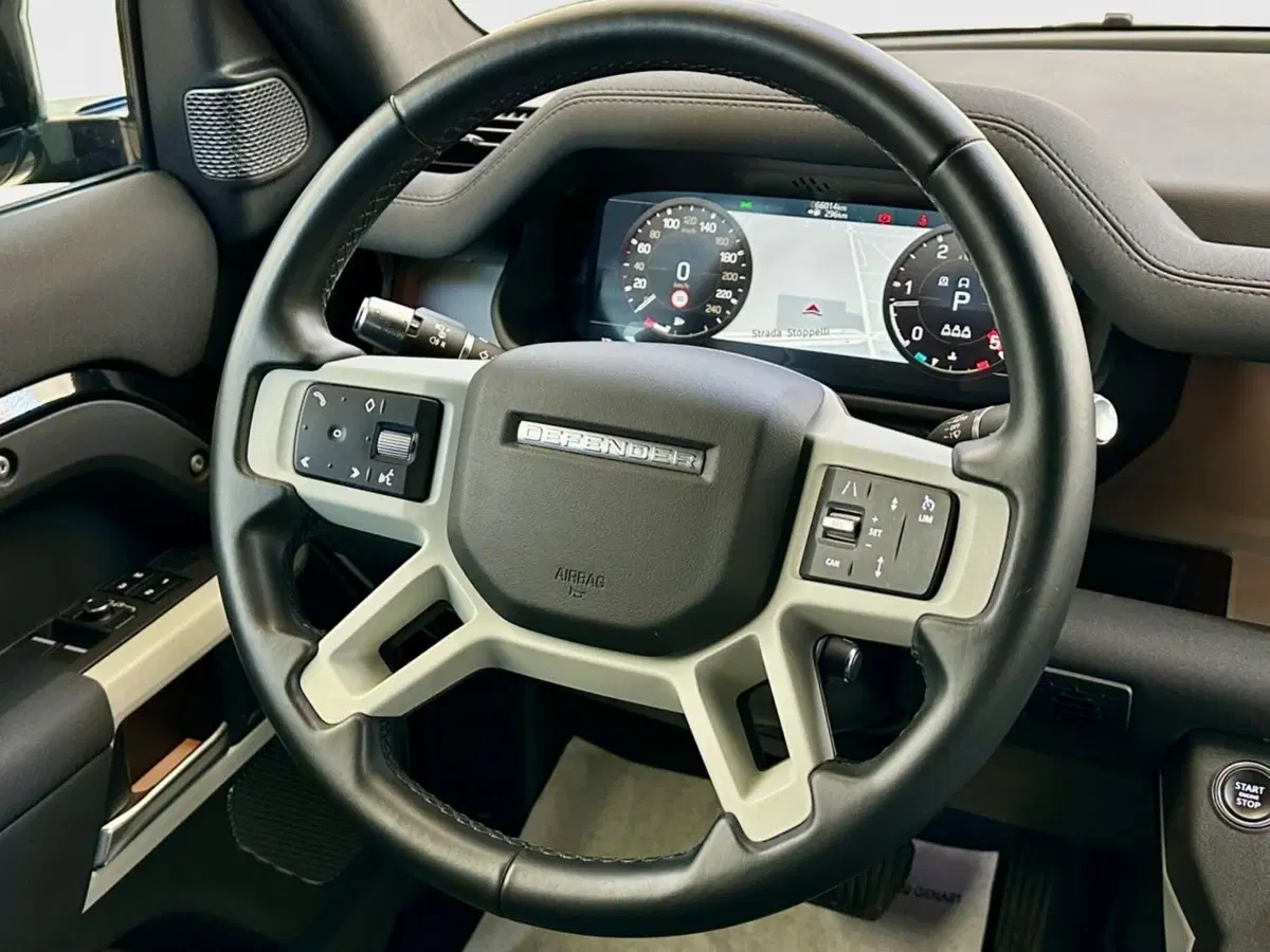 Land Rover Defender usata a Bari (10)
