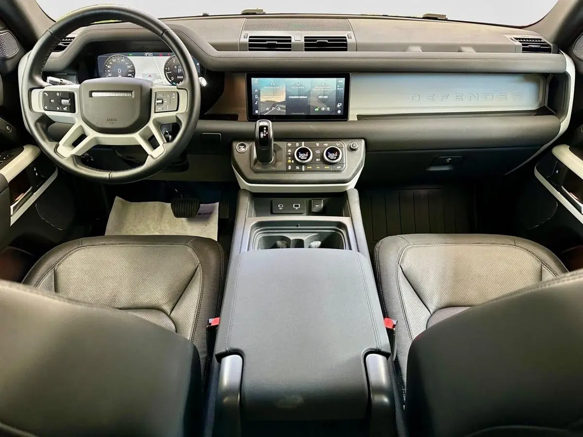 Land Rover Defender usata a Bari (4)