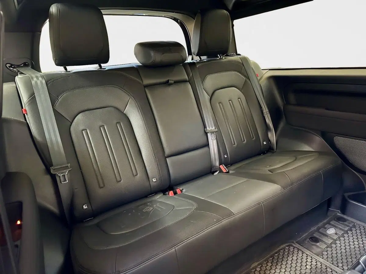 Land Rover Defender usata a Bari (5)