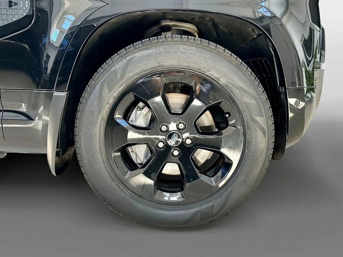 Land Rover Defender usata a Bari (9)
