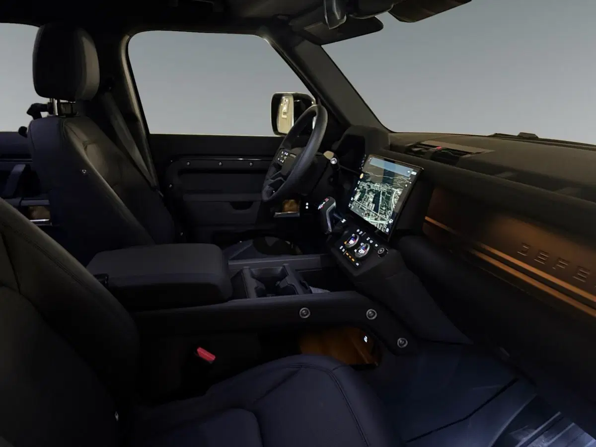 Land Rover Defender nuova a Trento (3)