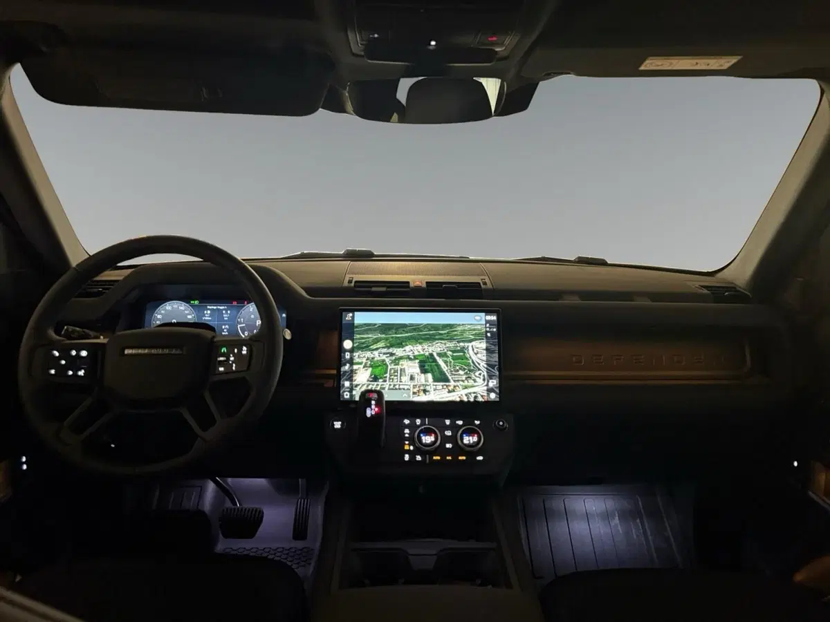 Land Rover Defender nuova a Trento (4)