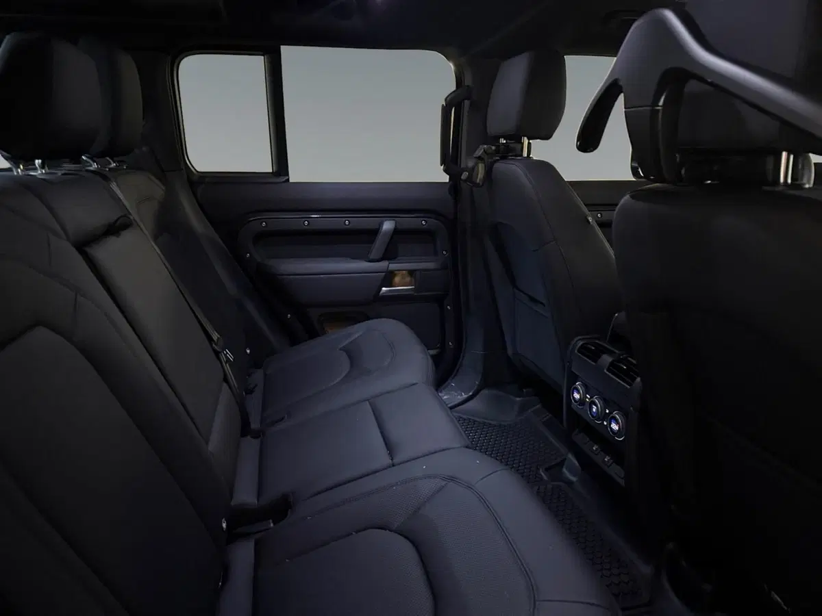 Land Rover Defender nuova a Trento (5)