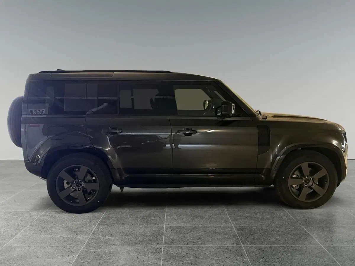 Land Rover Defender nuova a Trento (6)