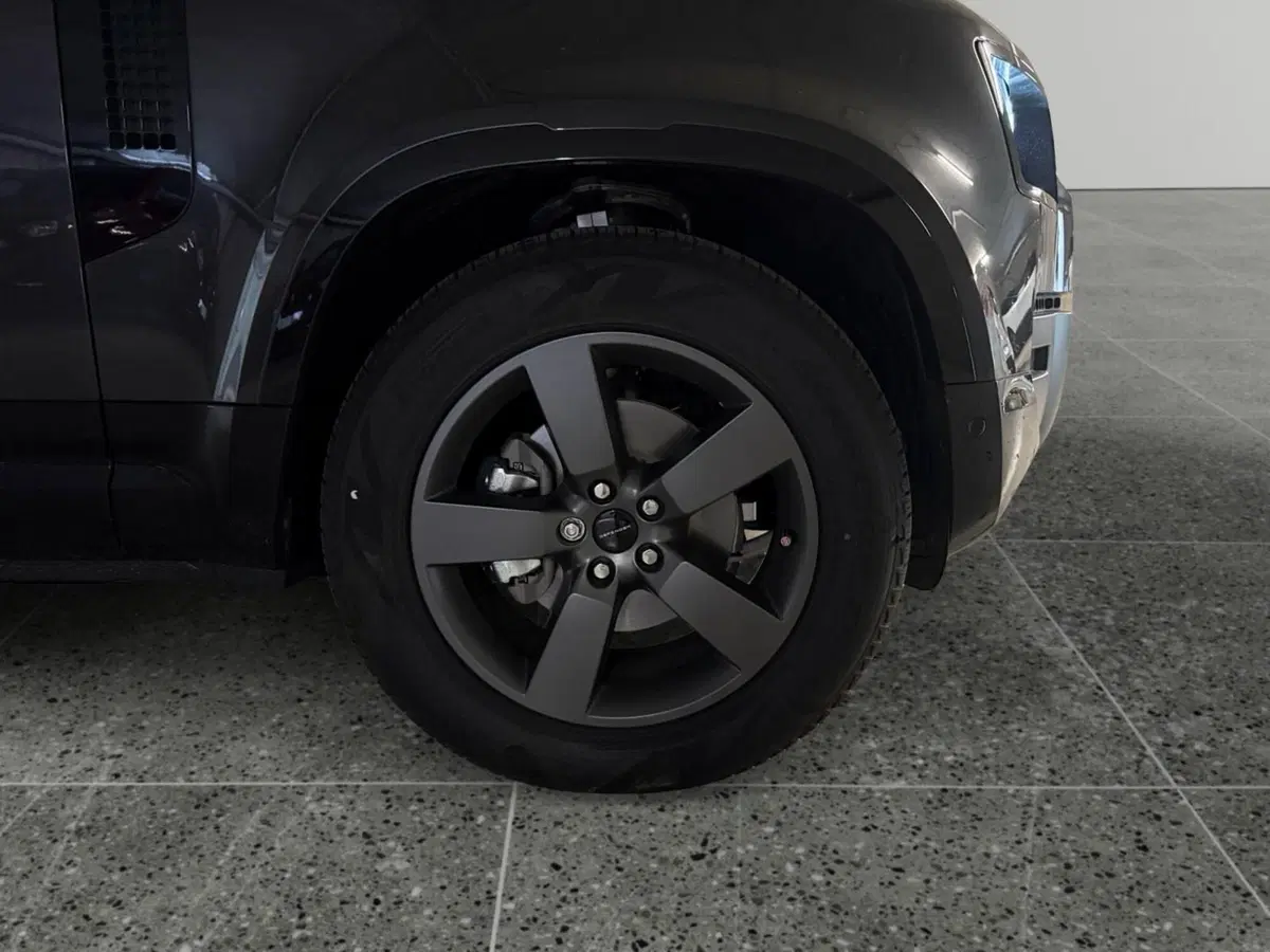 Land Rover Defender nuova a Trento (9)
