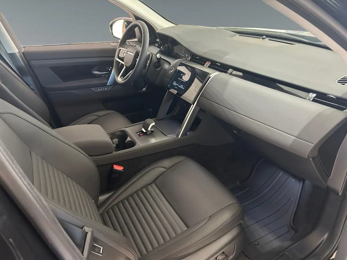 Land Rover Discovery Sport nuova a Trento (3)