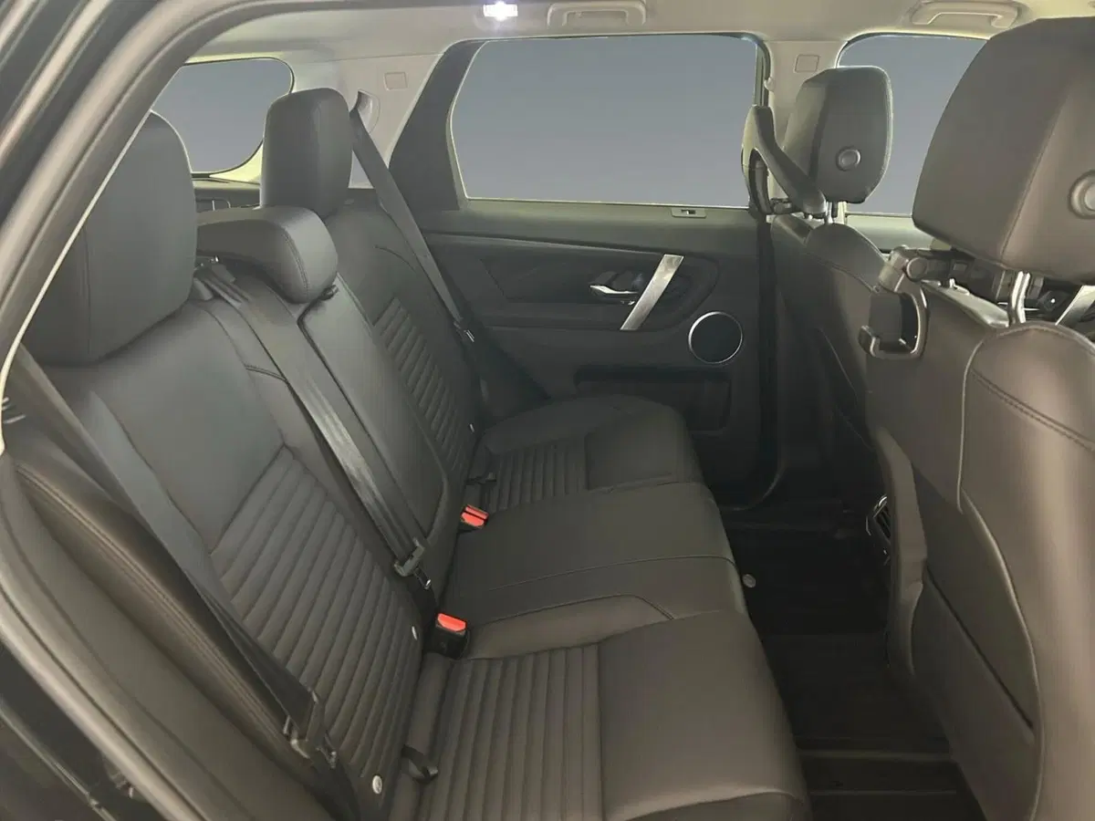 Land Rover Discovery Sport nuova a Trento (5)