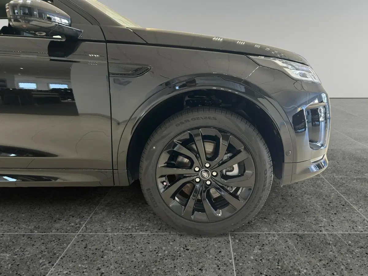 Land Rover Discovery Sport nuova a Trento (9)