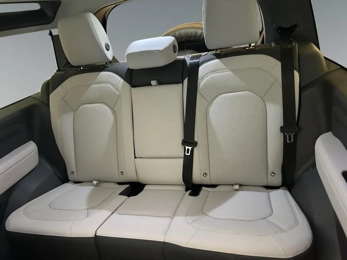 Land Rover Defender nuova a Trento (5)