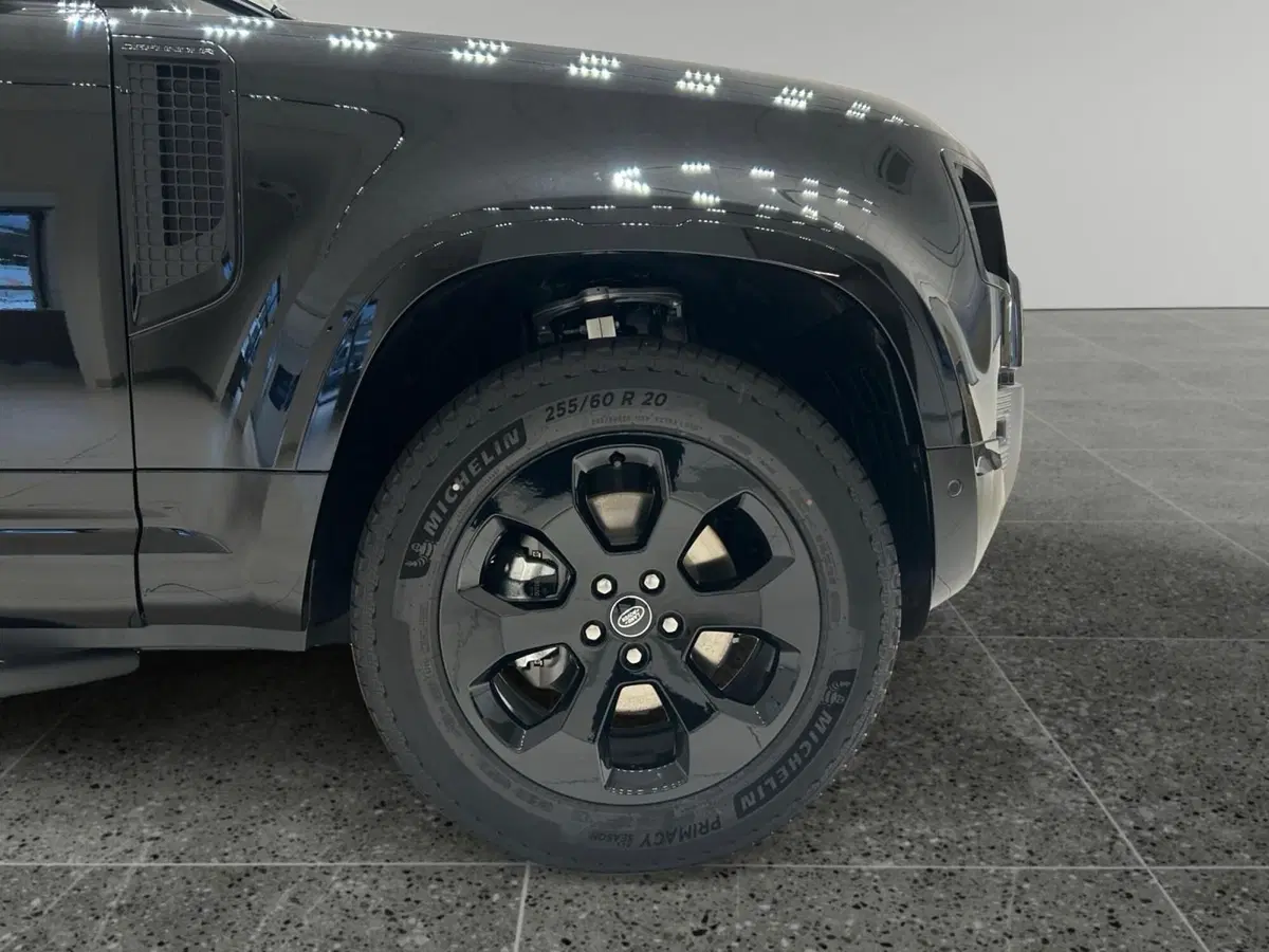 Land Rover Defender nuova a Trento (9)