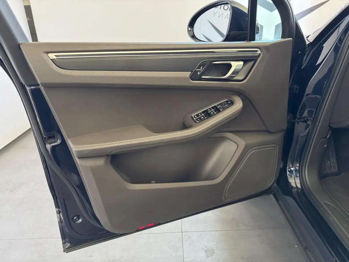Porsche Macan usata a Varese (8)
