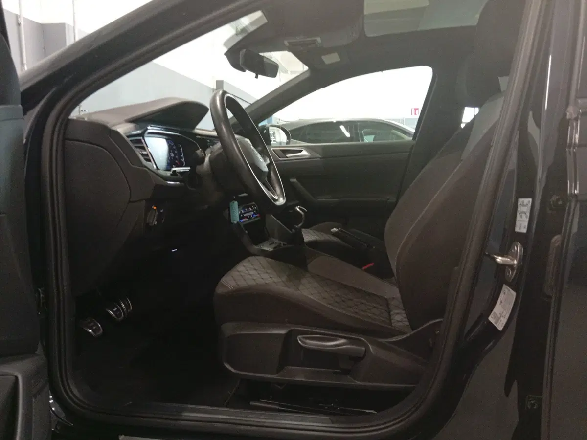 Volkswagen Taigo usata a Varese (9)