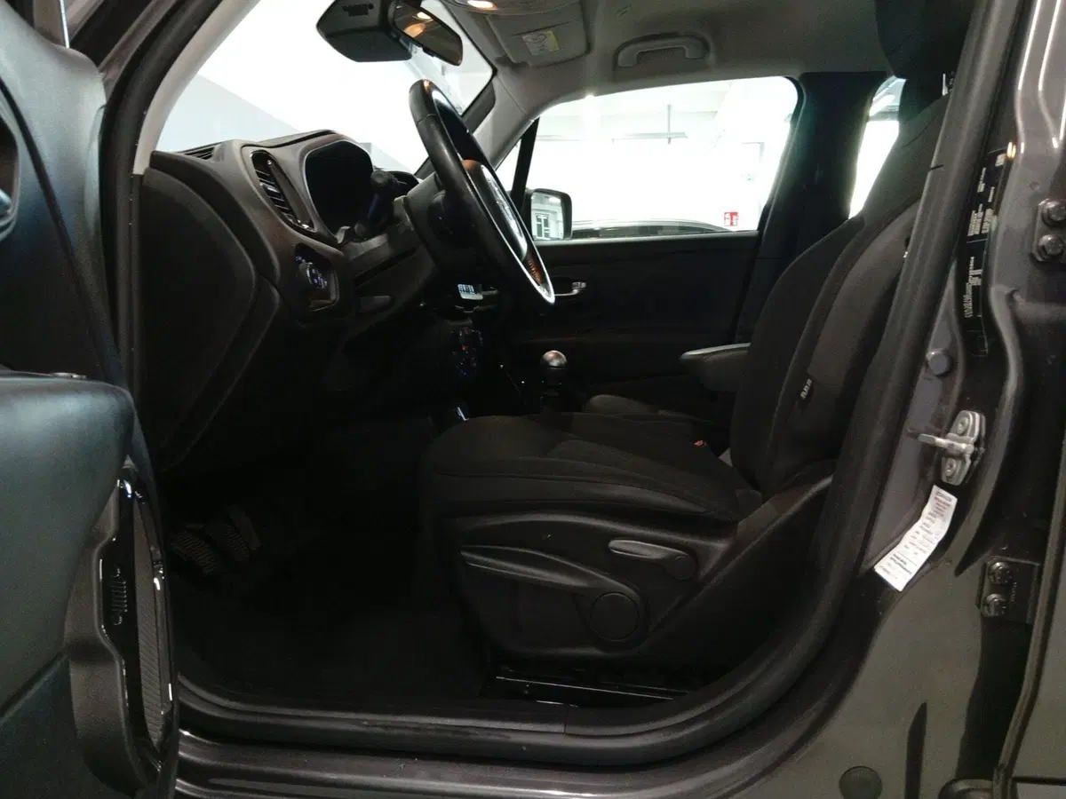 Jeep Renegade usata a Varese (9)
