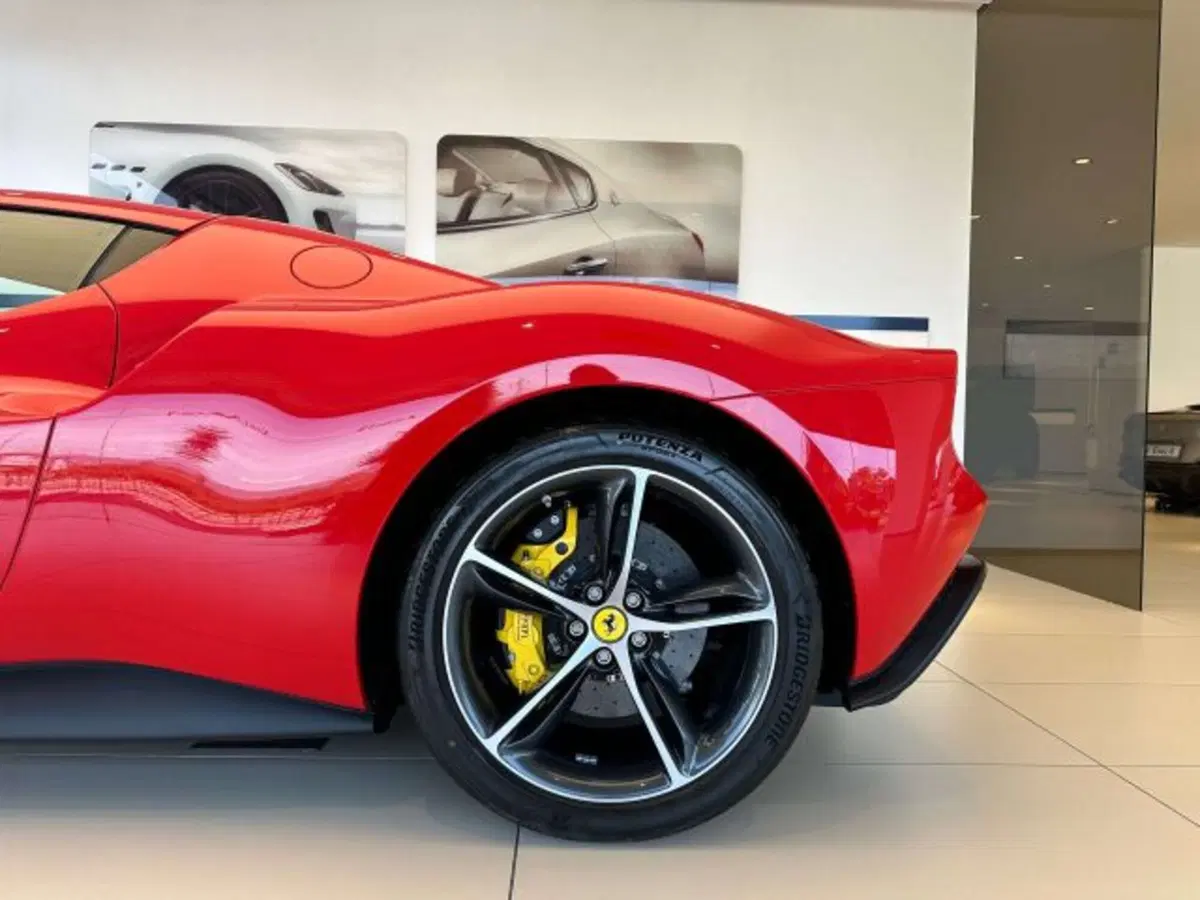 Ferrari 296 Coupé usata a Torino (10)