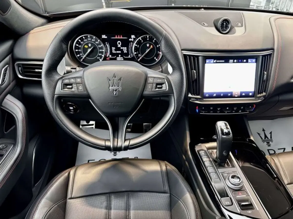 Maserati Levante usata a Torino (14)