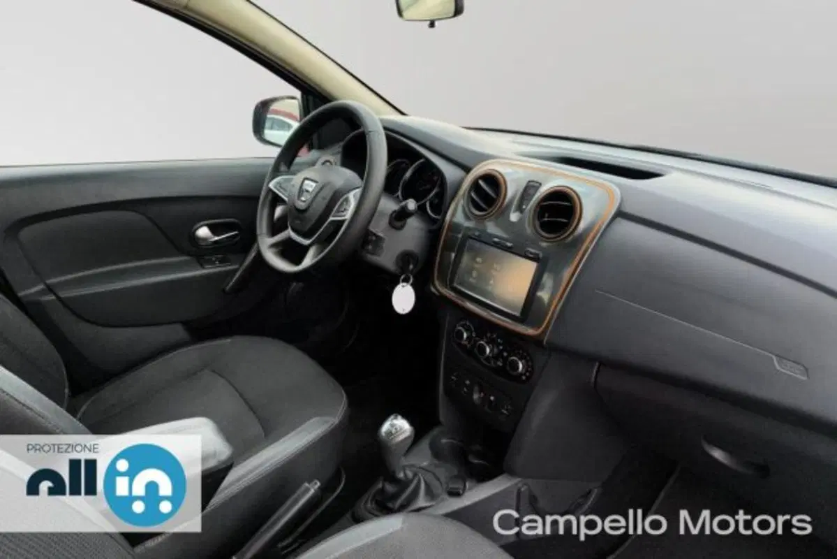 Dacia Sandero usata a Venezia (14)
