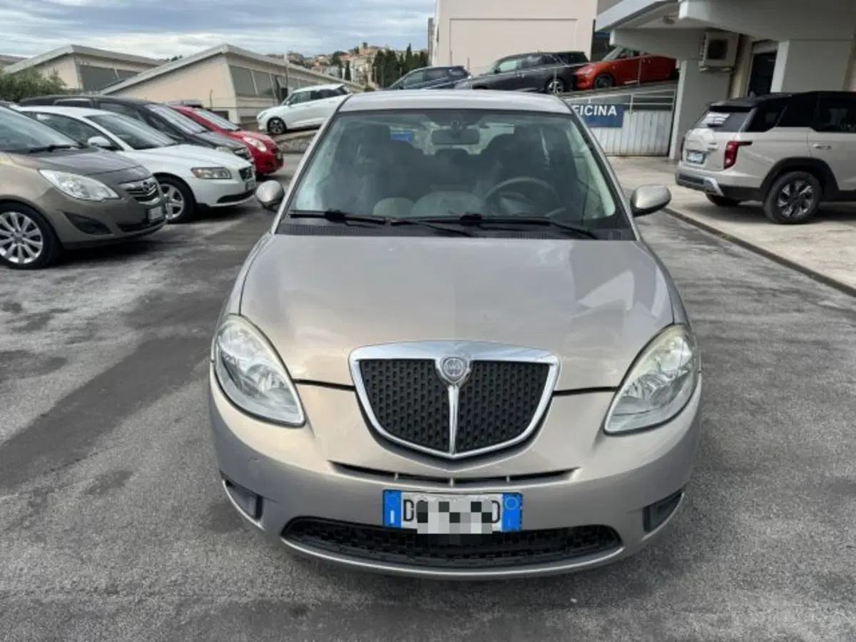 Lancia Ypsilon usata a Macerata (2)