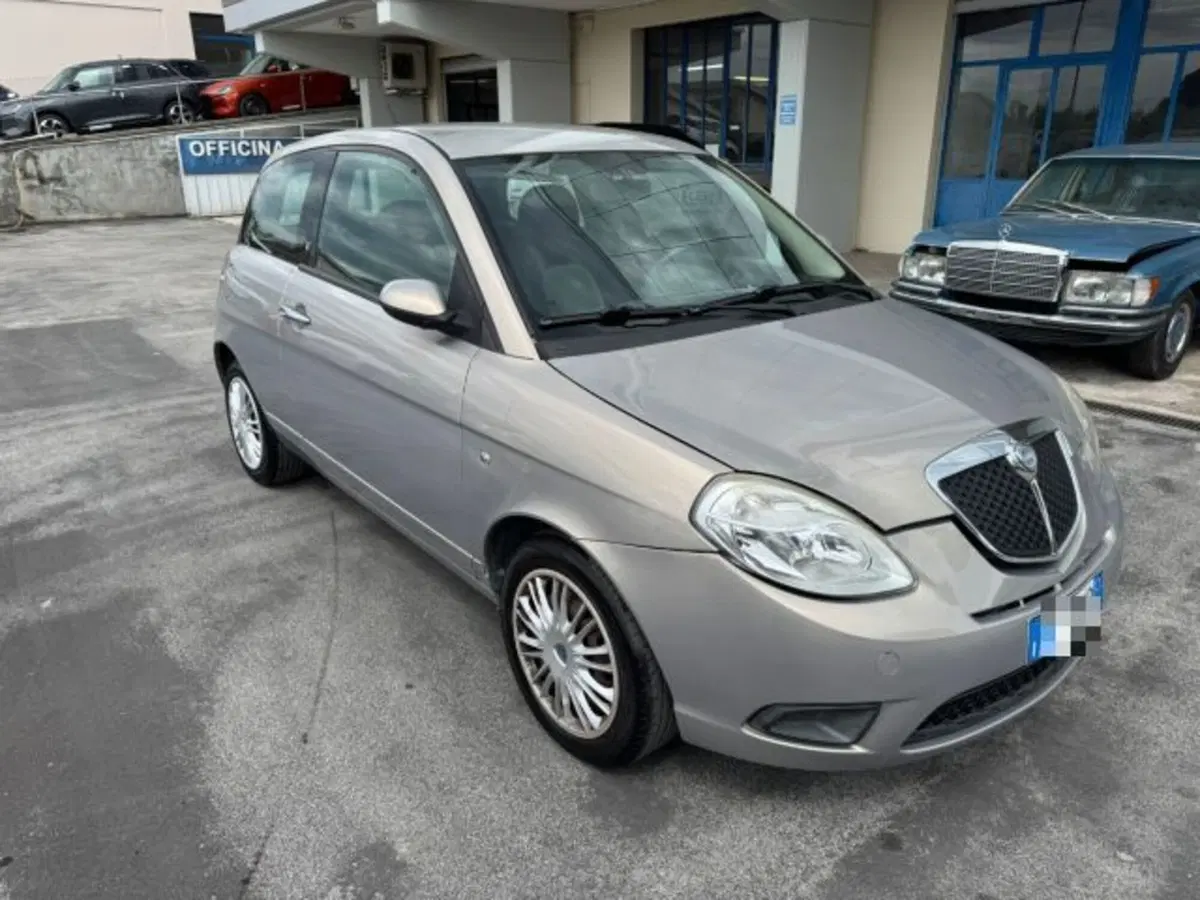 Lancia Ypsilon usata a Macerata (3)