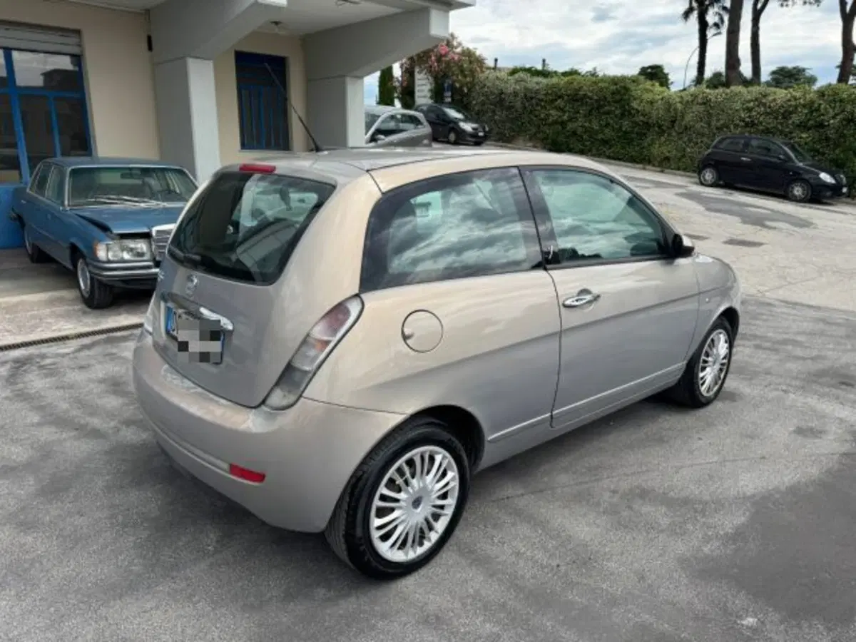 Lancia Ypsilon usata a Macerata (4)