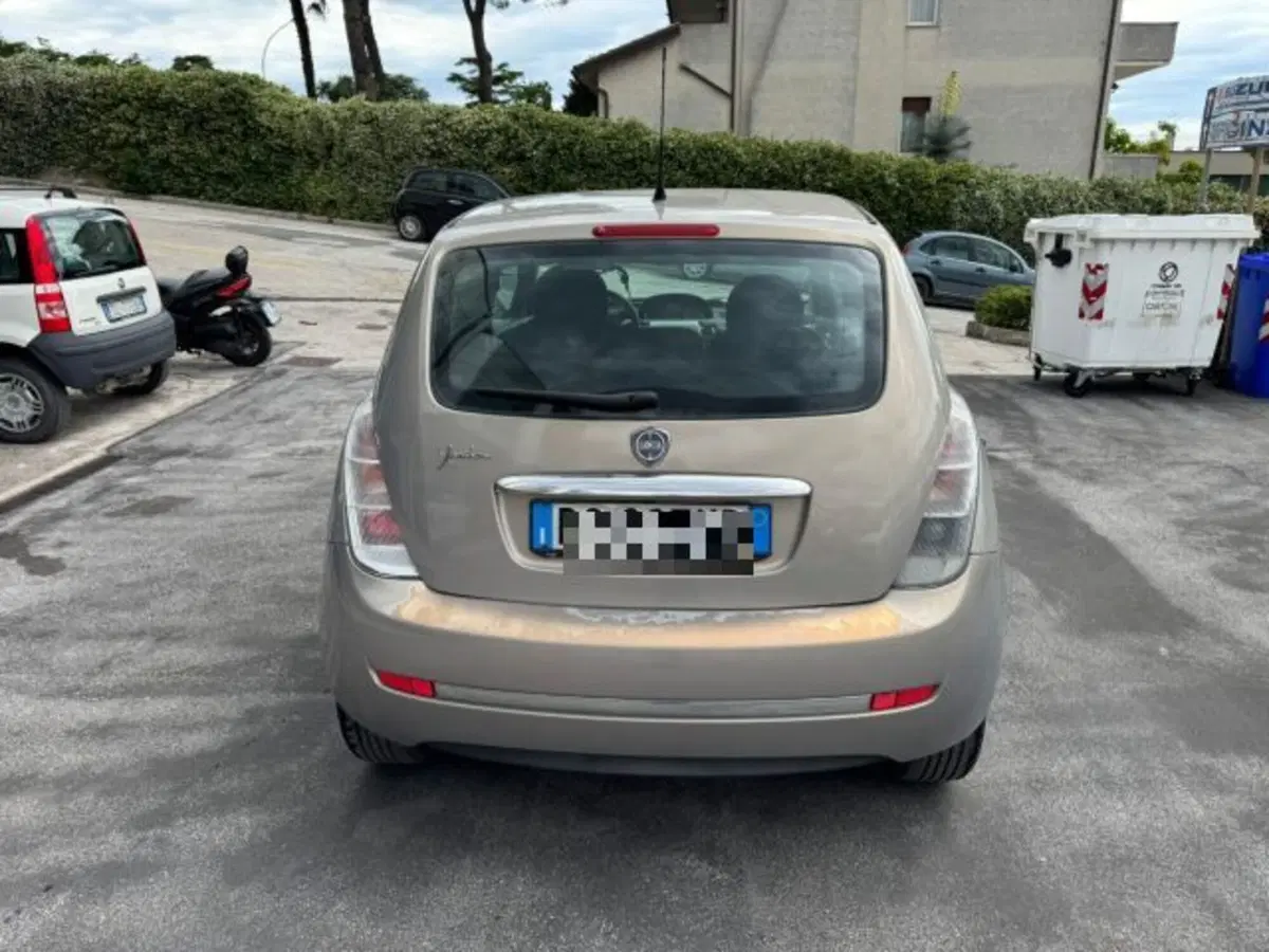 Lancia Ypsilon usata a Macerata (5)