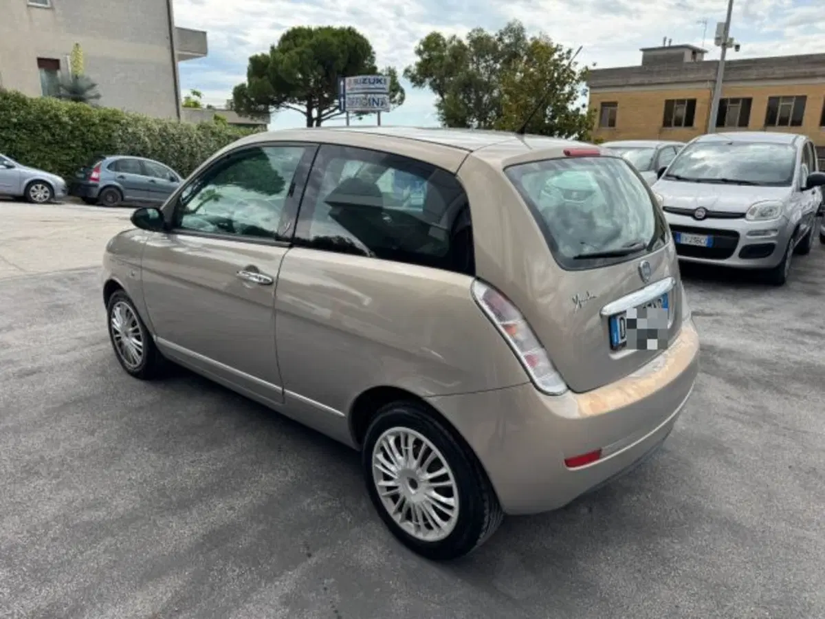 Lancia Ypsilon usata a Macerata (6)
