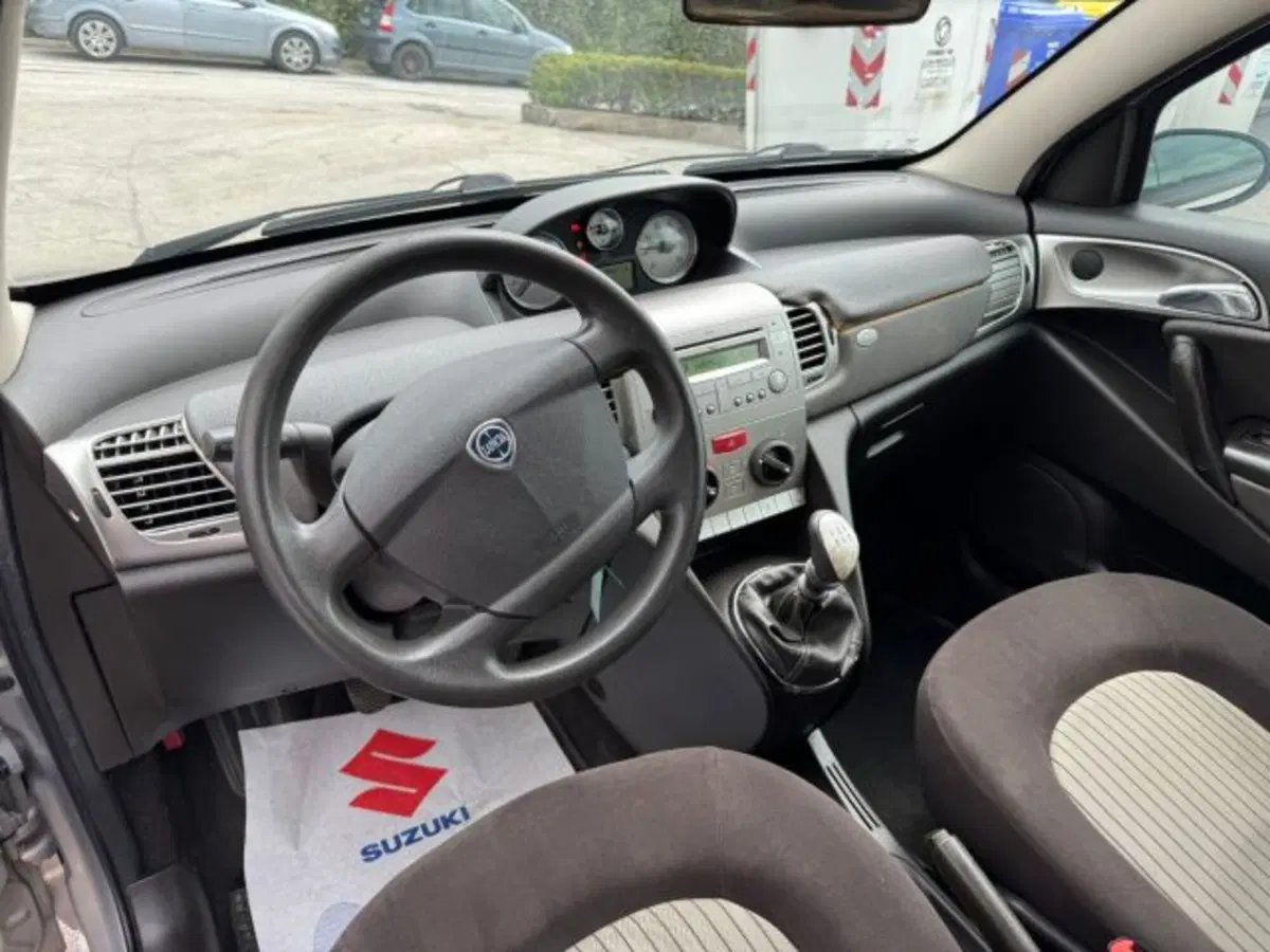 Lancia Ypsilon usata a Macerata (7)