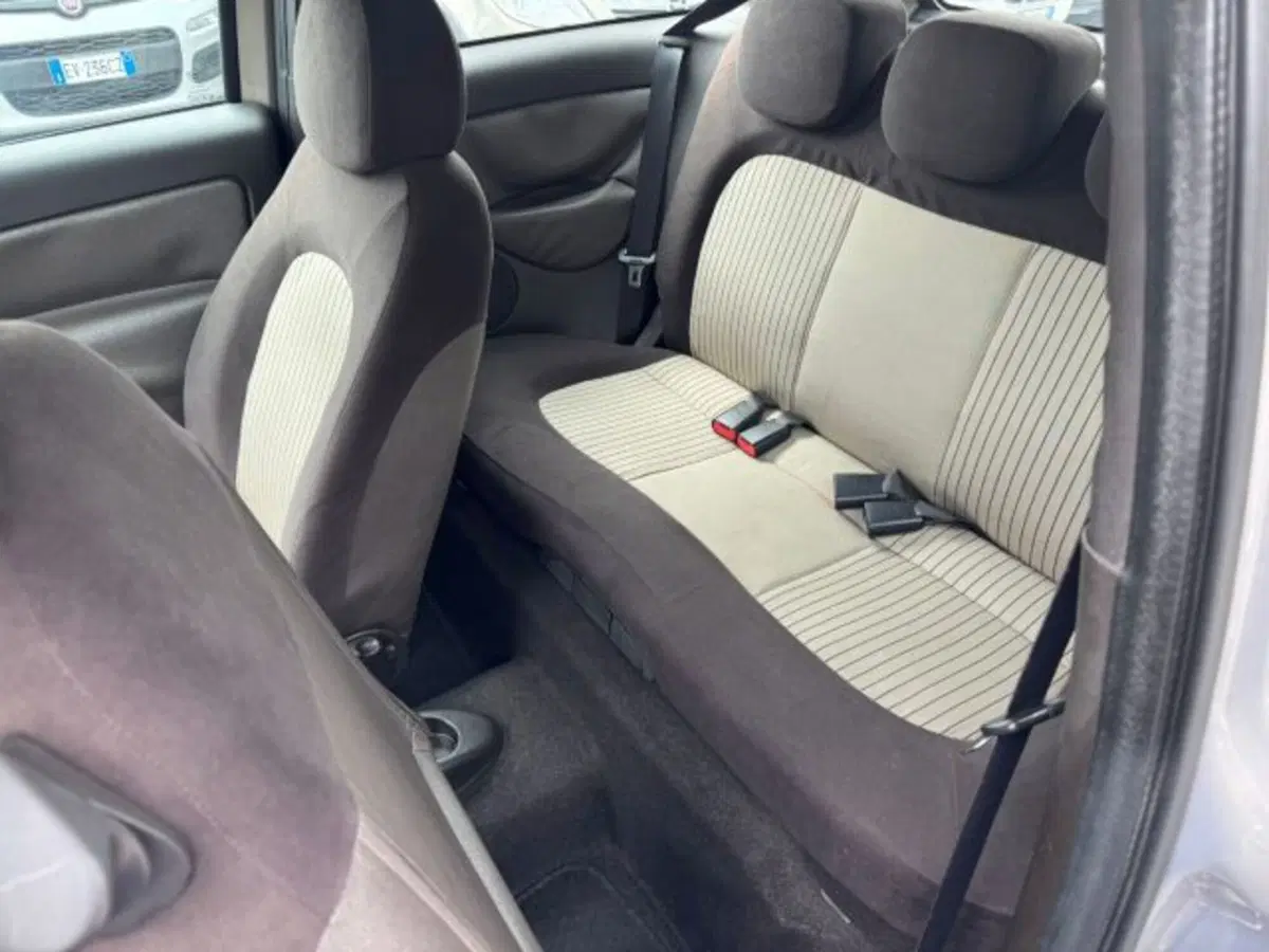 Lancia Ypsilon usata a Macerata (9)