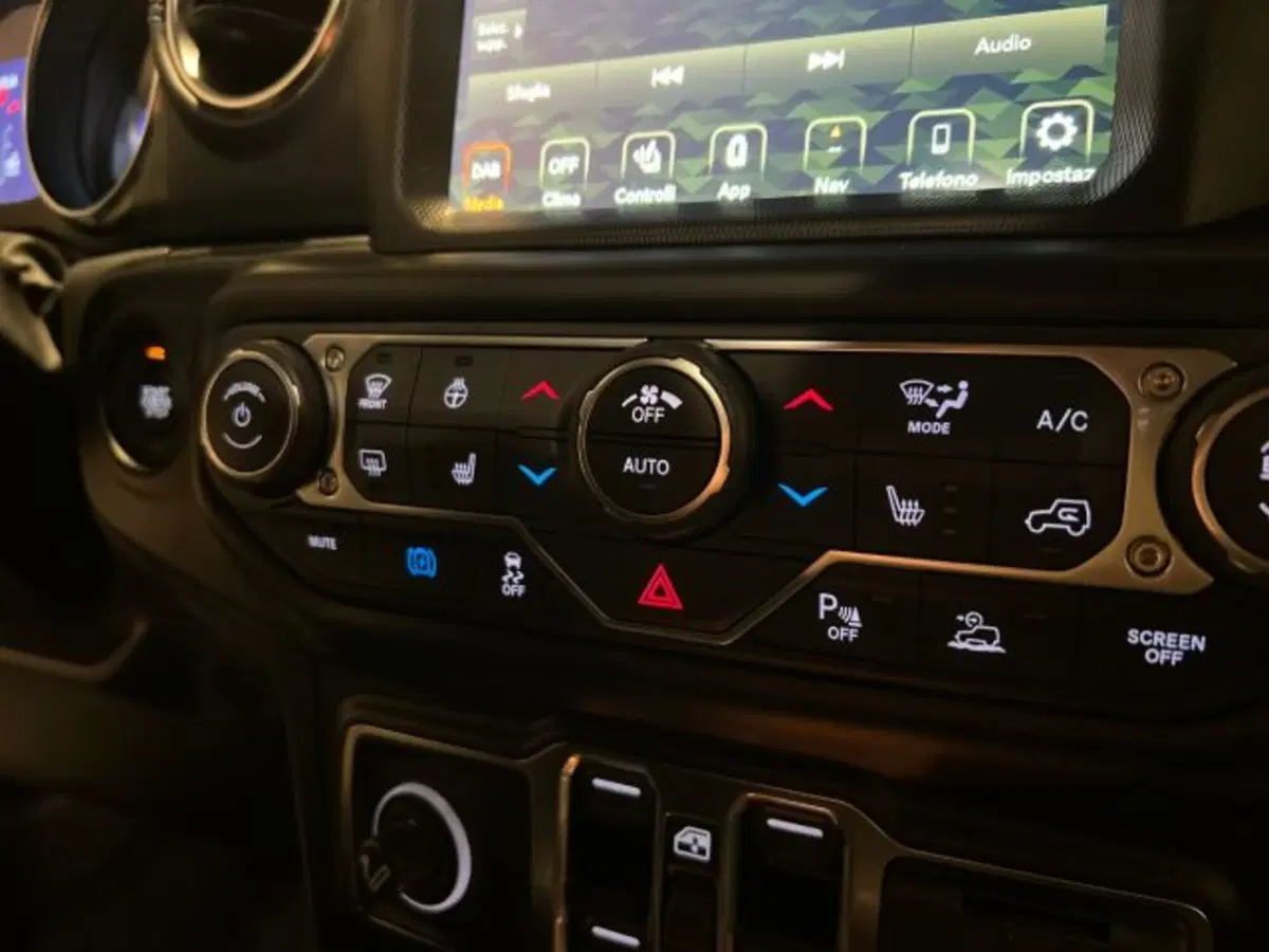 Jeep Wrangler Unlimited nuova a Modena (19)