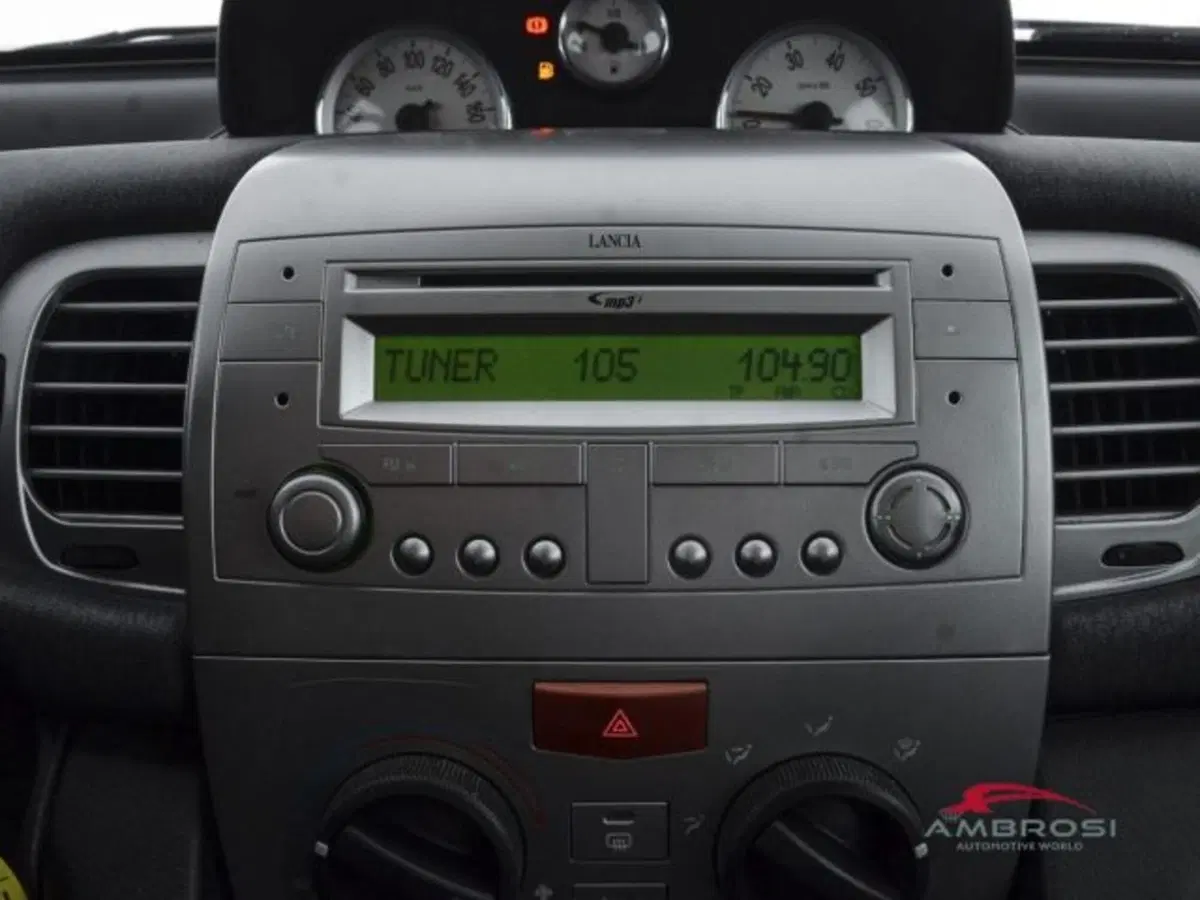 Lancia Ypsilon usata a Perugia (14)