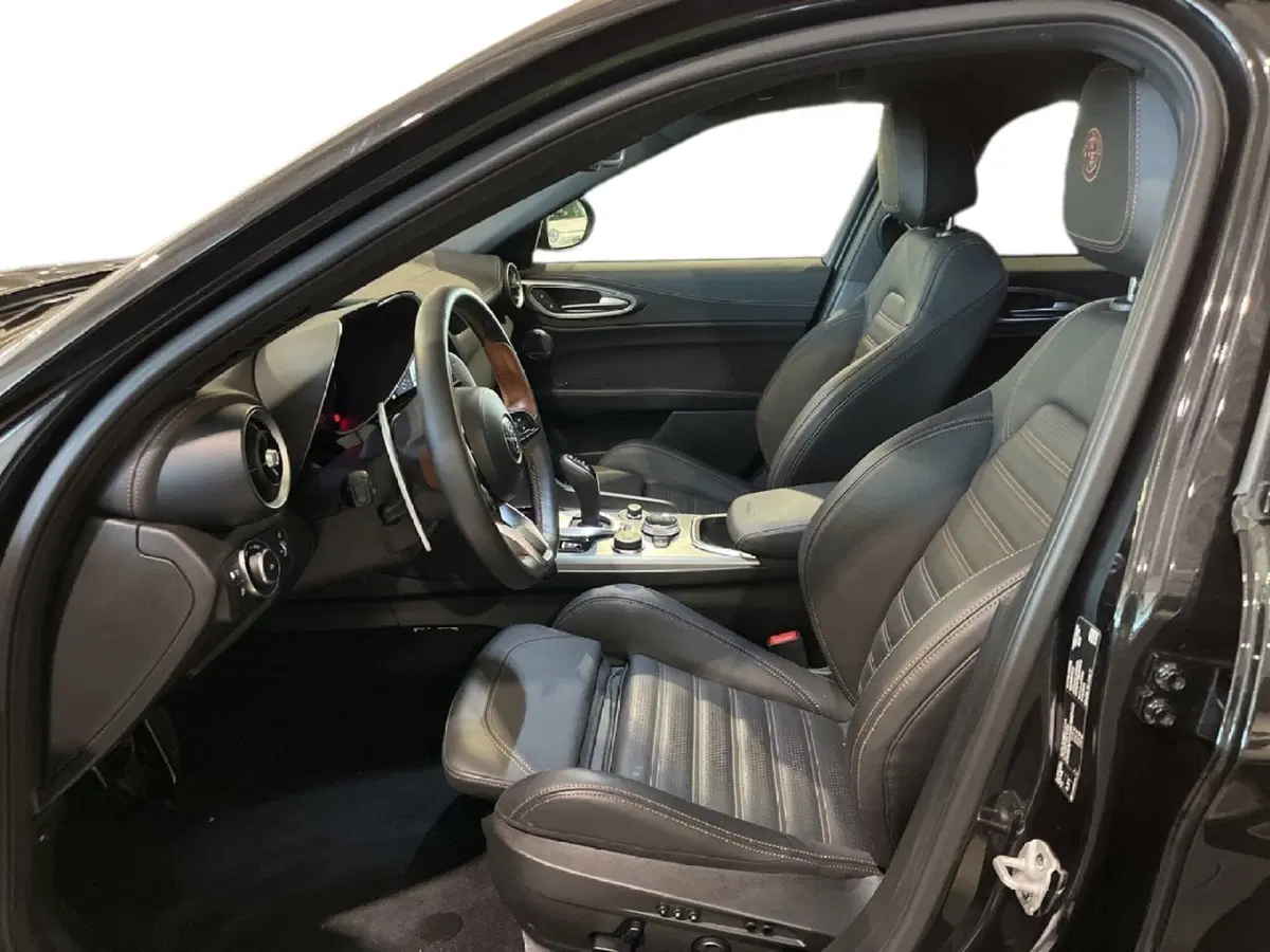 Alfa Romeo Giulia usata a Torino (9)