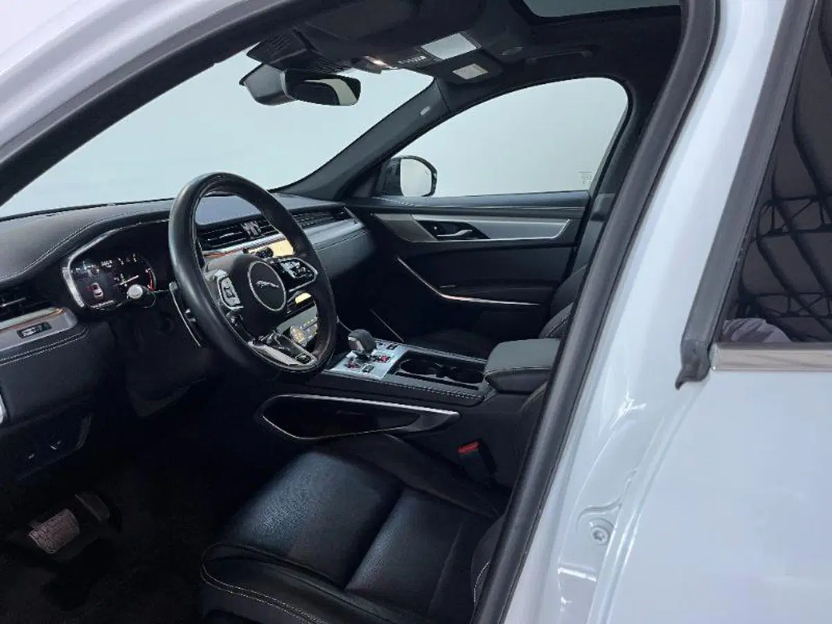 Jaguar F-Pace usata a Venezia (11)