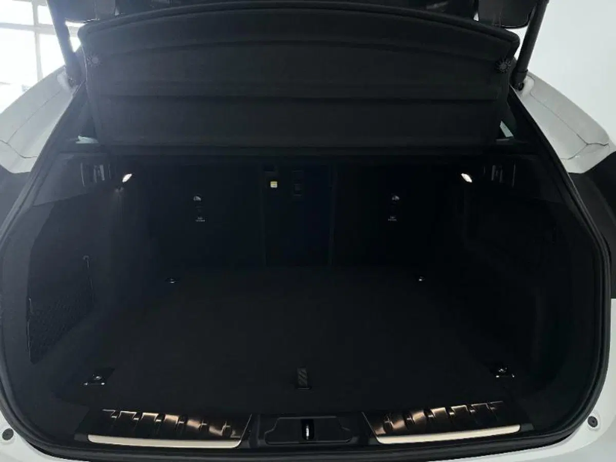Jaguar F-Pace usata a Venezia (13)